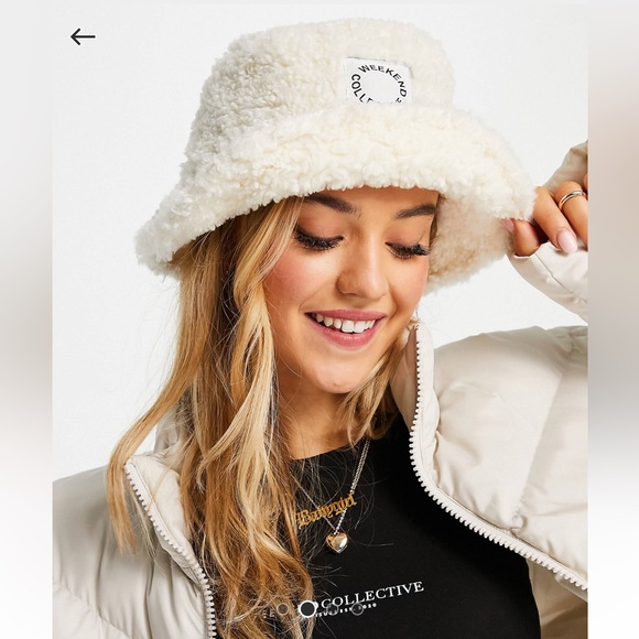 ASOS WEEKEND collective Sherpa bucket hat with logo in cream - Picture 2 of 4